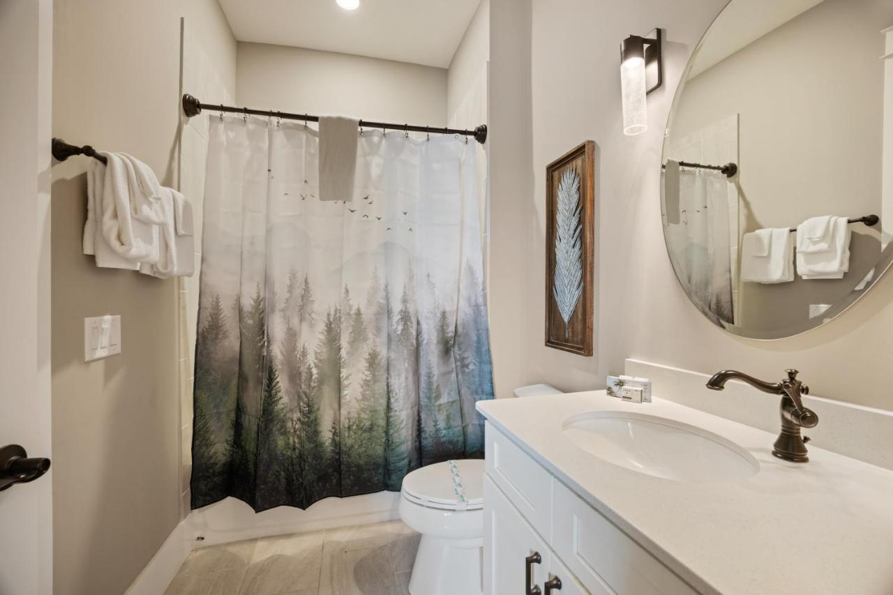 Beautiful Downtown Condo - Balcony - Amazing City Views - Loaded Kitchen - Stainless Steel Appliances - Board Games & More Blue Ridge Bagian luar foto