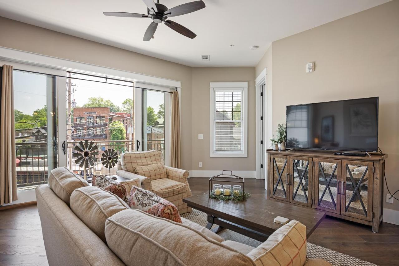Beautiful Downtown Condo - Balcony - Amazing City Views - Loaded Kitchen - Stainless Steel Appliances - Board Games & More Blue Ridge Bagian luar foto