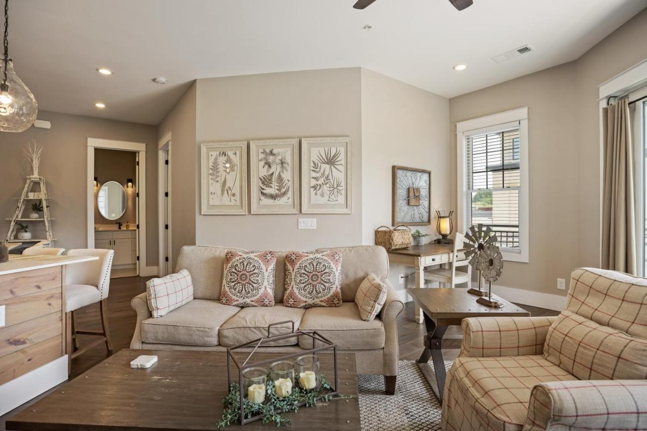 Beautiful Downtown Condo - Balcony - Amazing City Views - Loaded Kitchen - Stainless Steel Appliances - Board Games & More Blue Ridge Bagian luar foto