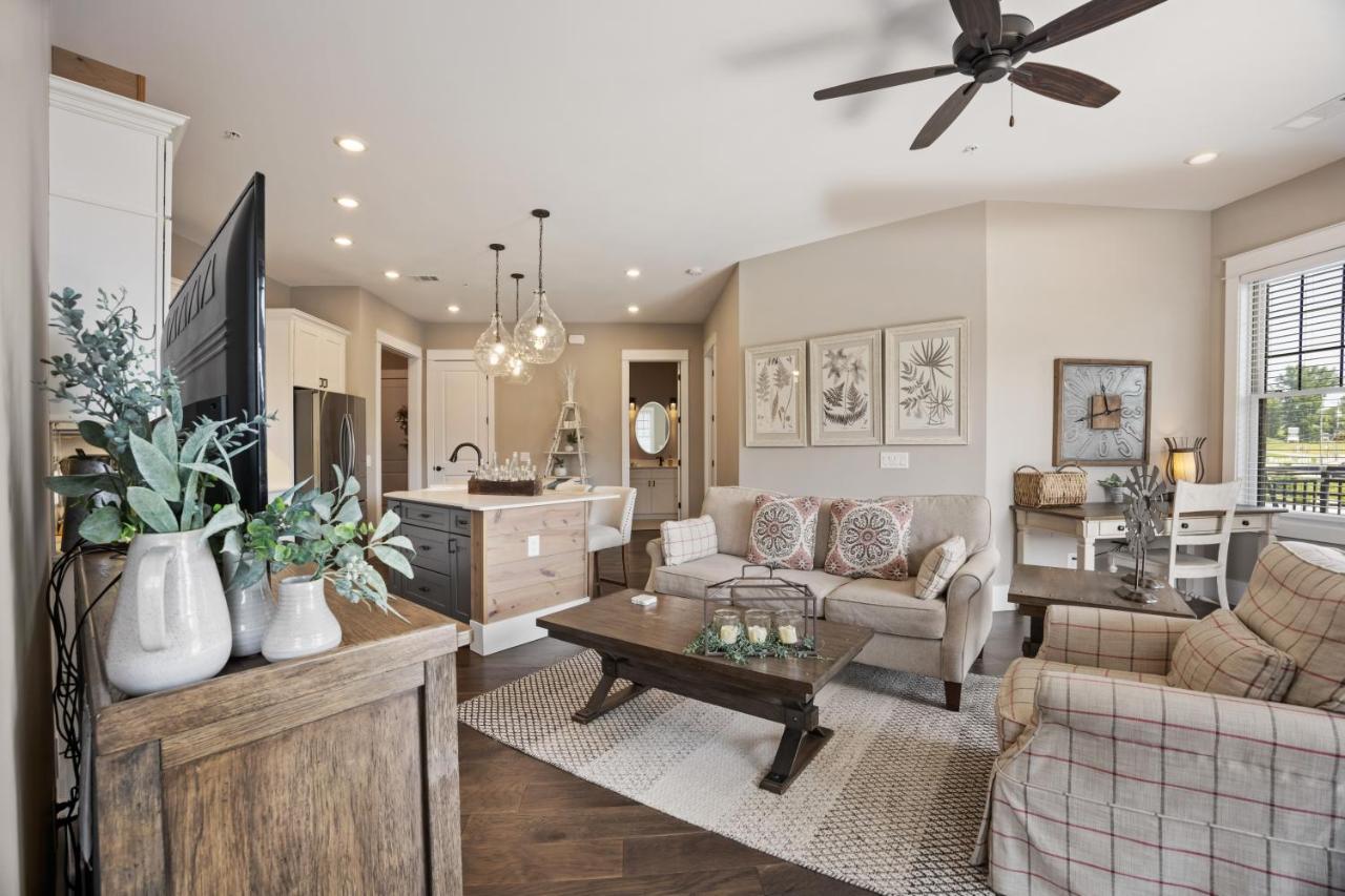 Beautiful Downtown Condo - Balcony - Amazing City Views - Loaded Kitchen - Stainless Steel Appliances - Board Games & More Blue Ridge Bagian luar foto